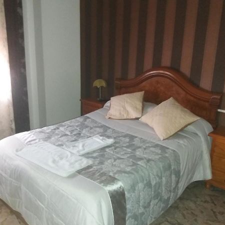 Hostal Texas 2 Fuentes de Ebro Exterior photo