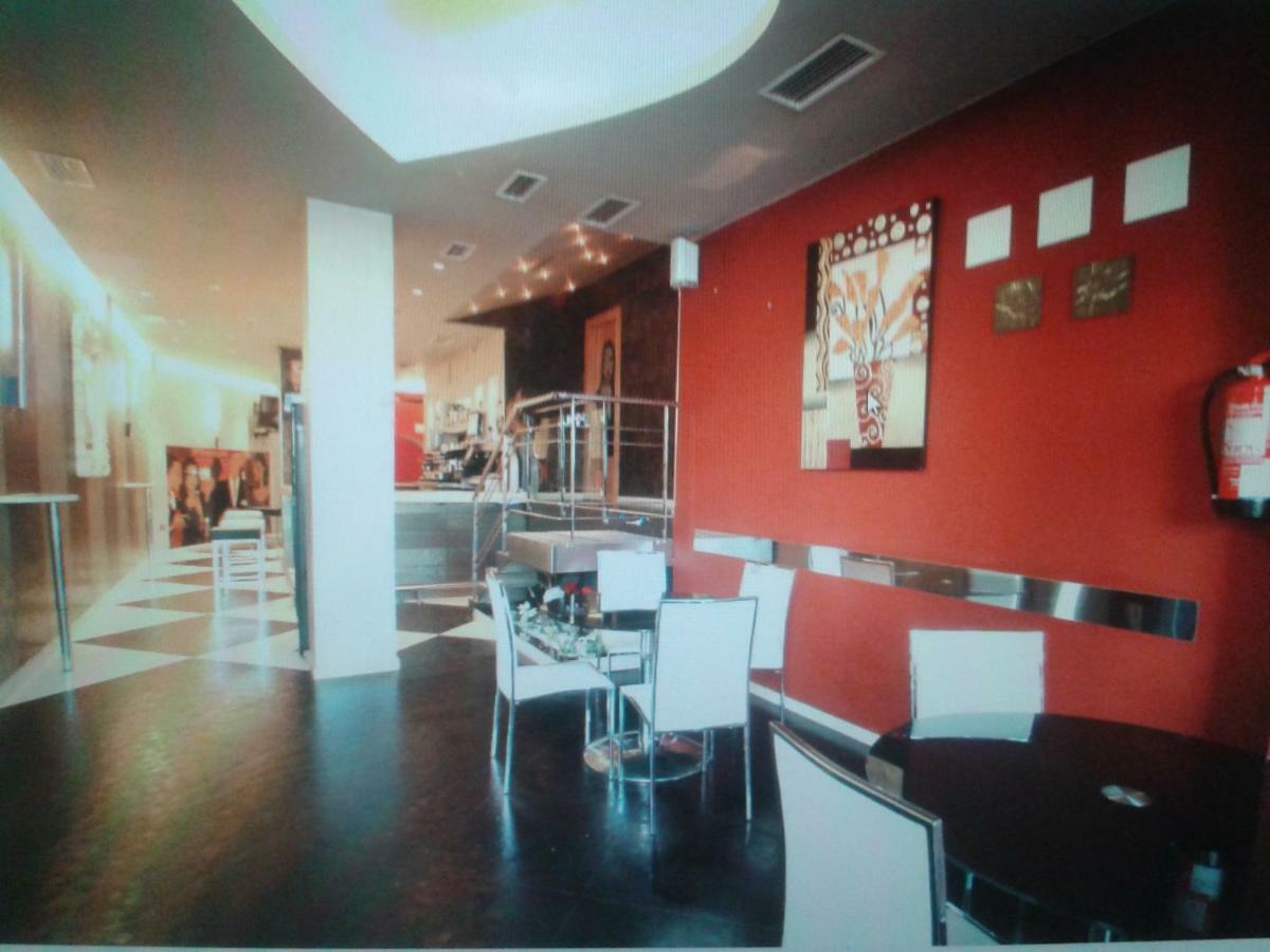 Hostal Texas 2 Fuentes de Ebro Exterior photo
